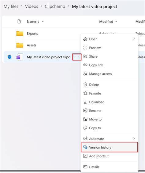 Операция сохранения проекта в Microsoft Clipchamp