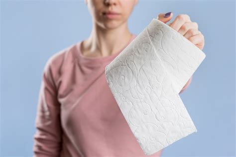 Плюсы использования мокрой тряпки на лоб