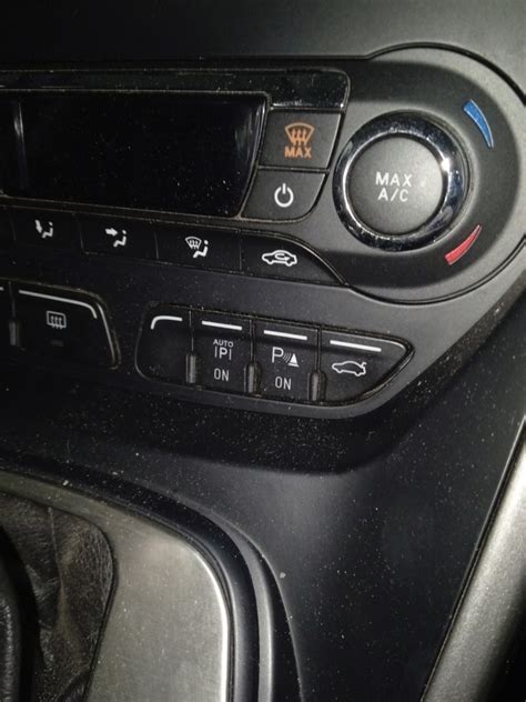Управление омывателем фар на Ford Focus 2