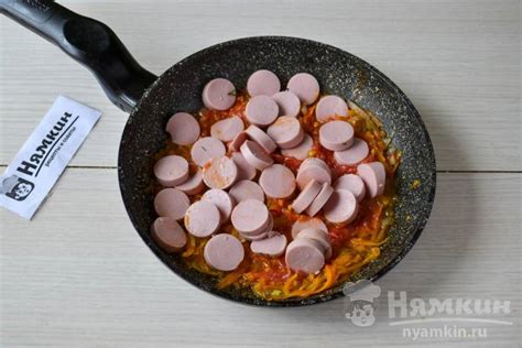 Шаг 3: Зажаривание сосисок